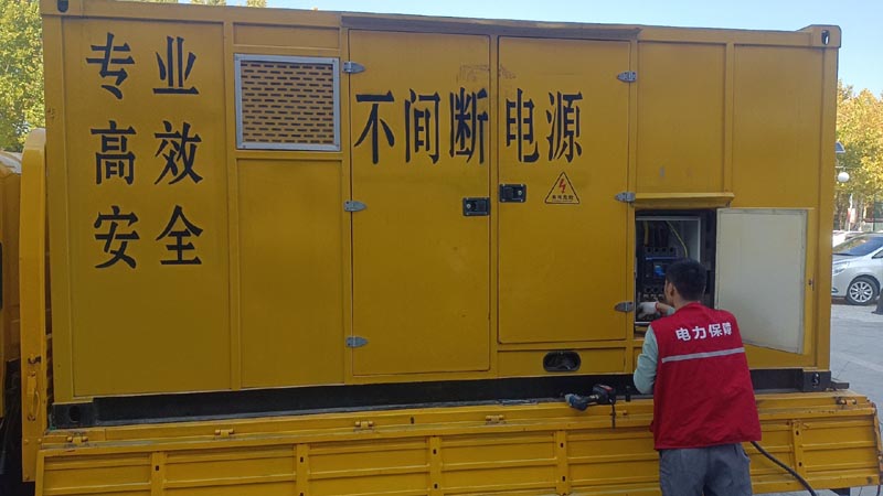 武宁柴油发电机组和UPS电源配合使用时，如何避免切换过程中的电力中断？